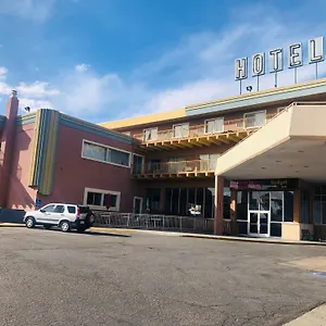 Hotel At The Highland Downtown ***
